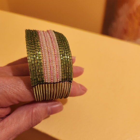 Pink and green fine beaded bracelet - Picture 4 of 5